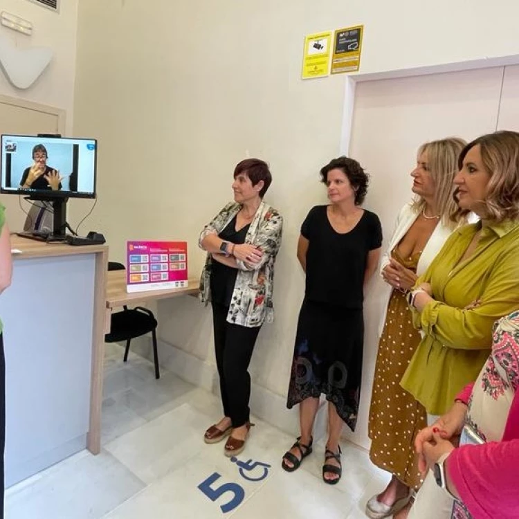 Imagen relacionada de turisme comunitat valenciana lanza un servicio de atencion para personas con discapacidad auditiva