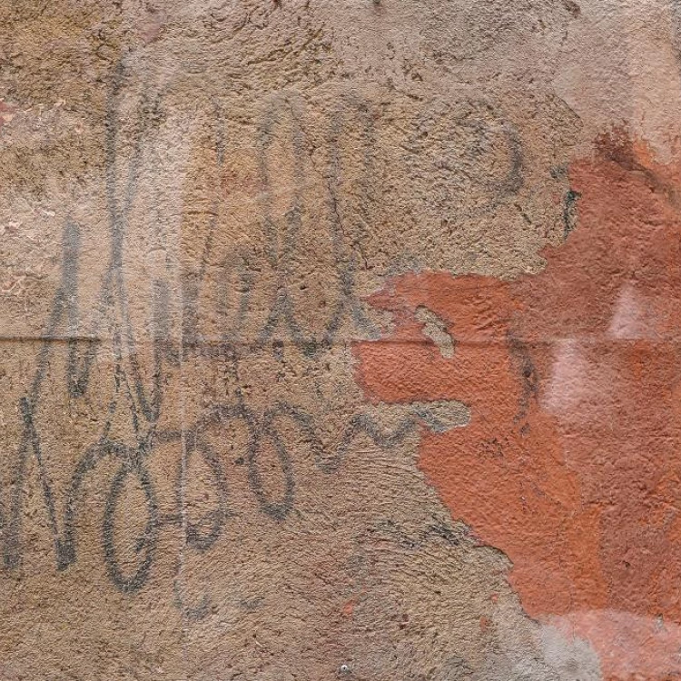 Imagen relacionada de la comunidad de madrid restaurara el grafiti de juan carlos arguello muelle en la latina