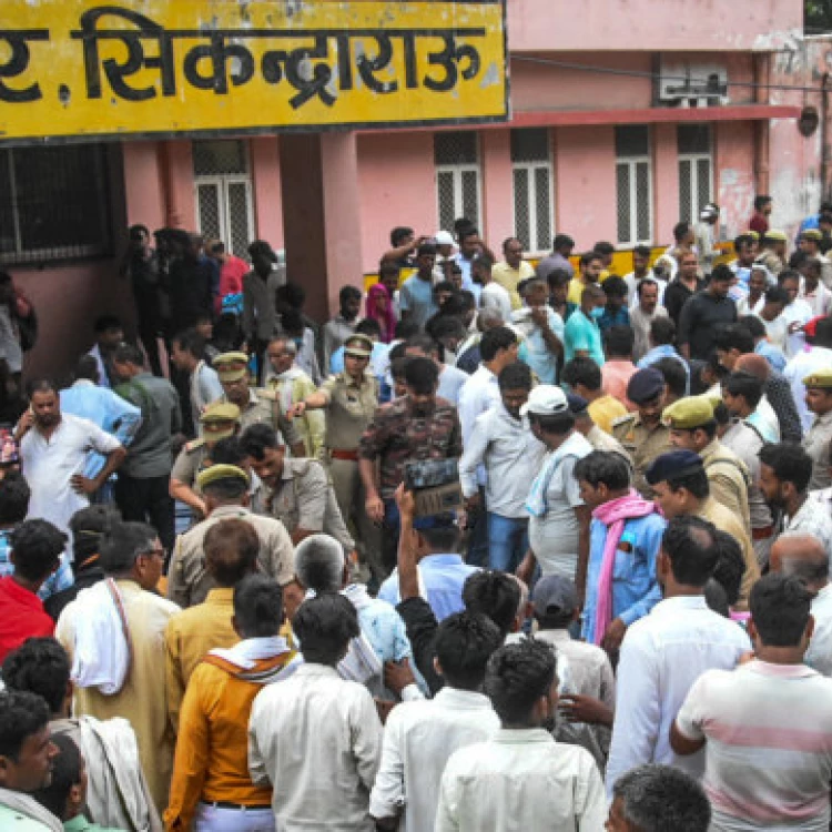 Imagen relacionada de tragedia en india mas de 100 muertos en estampida durante evento religioso