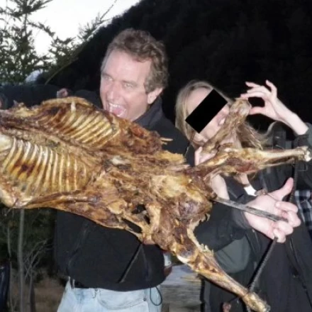 Imagen relacionada de robert f kennedy jr controversia foto animal carcass