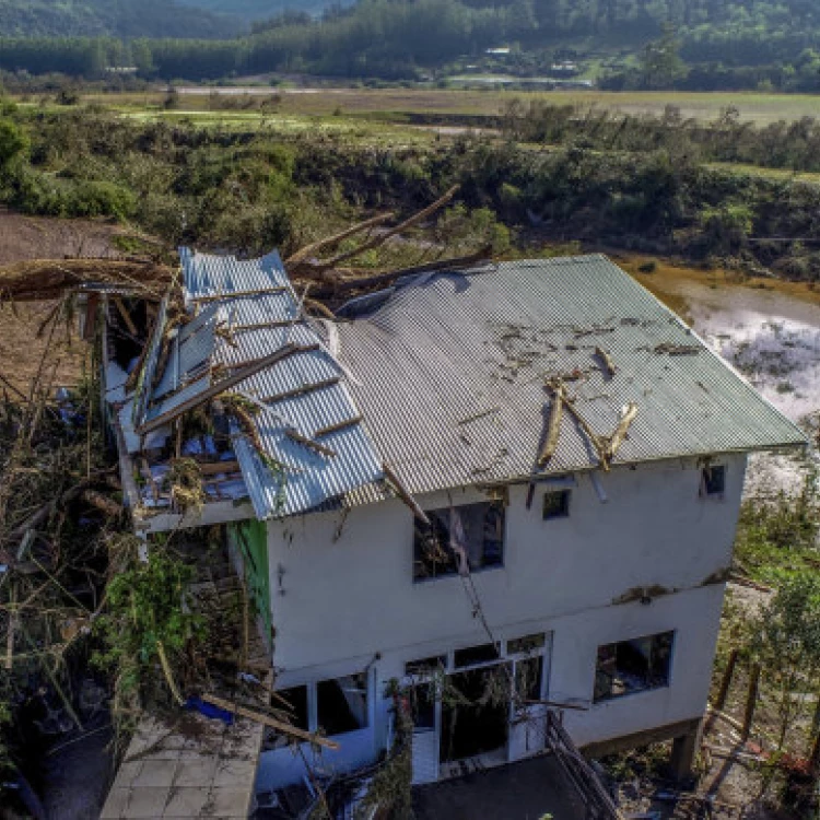 Imagen relacionada de ciclon en brasil causa devastacion y muerte