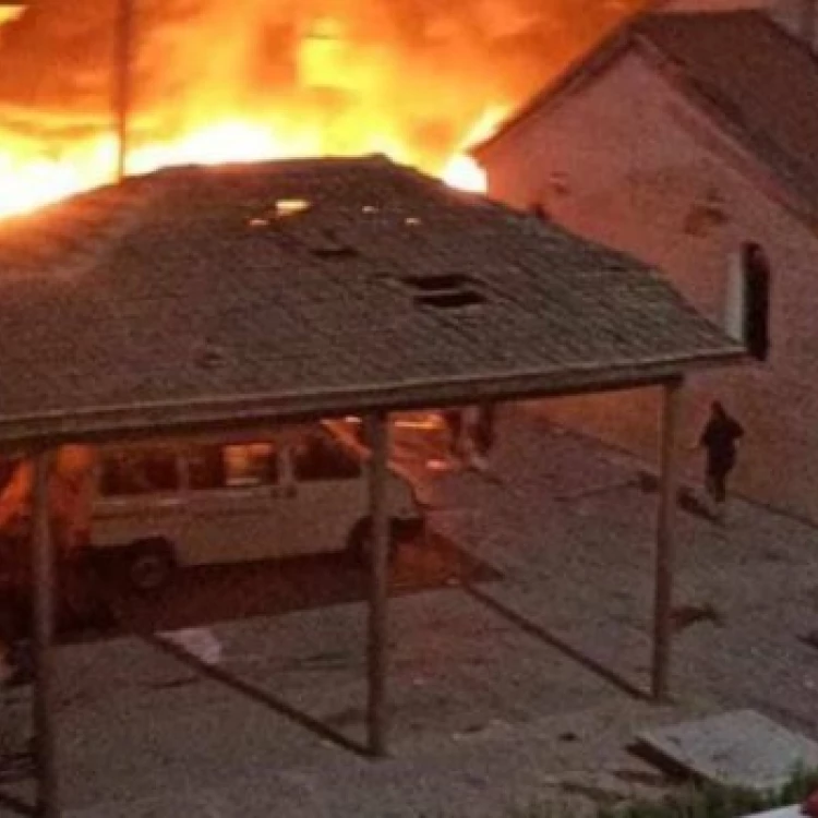 Imagen relacionada de explosion hospital gaza causa muertes