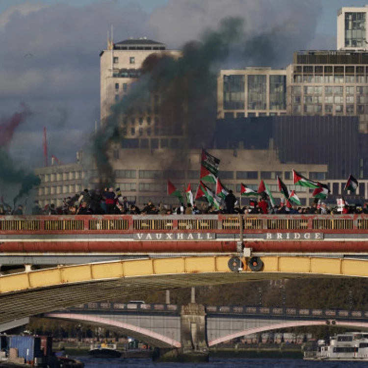 Imagen relacionada de violencia y manifestaciones en londres durante la marcha por palestina