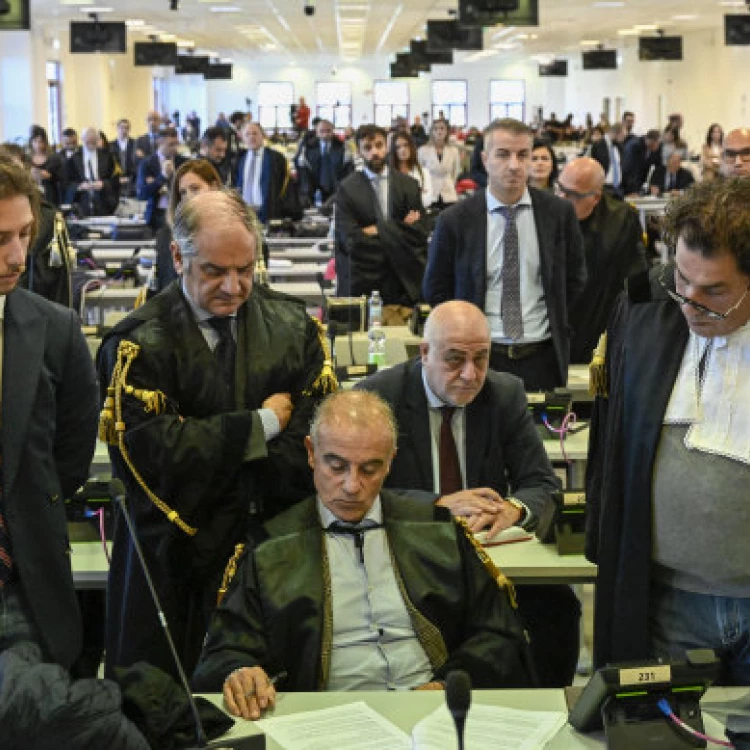 Imagen relacionada de condenados mas de 200 personas en juicio contra mafia italia