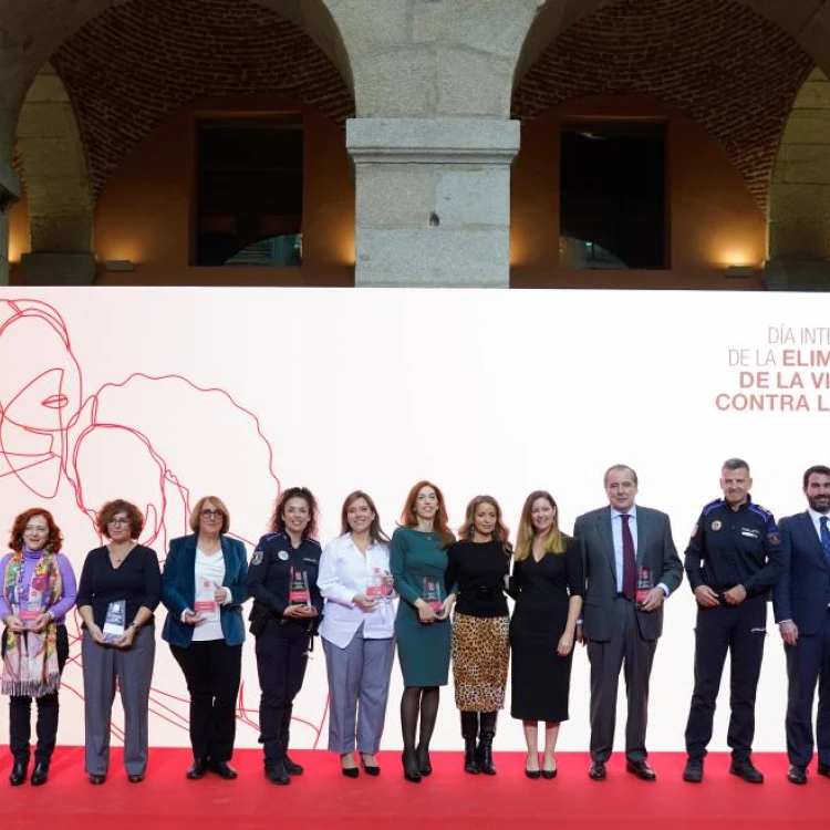 Imagen relacionada de homenaje instituciones personalidades madrid eliminacion violencia mujer