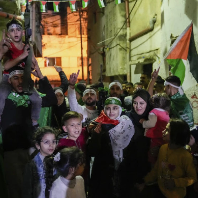 Imagen relacionada de prisioneros palestinos liberados regresan como heroes a balata