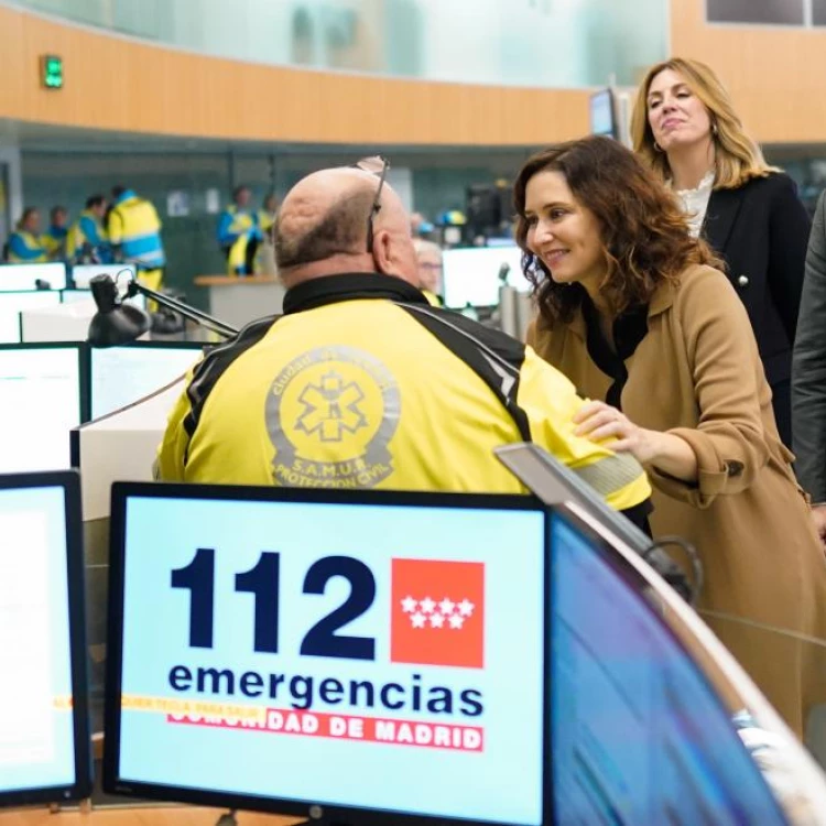 Imagen relacionada de visita de la presidenta de madrid a agencia de seguridad