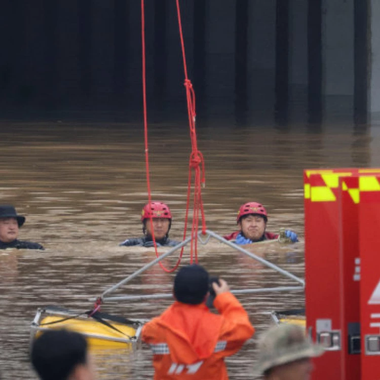 Imagen relacionada de fallecen 35 personas corea sur inundaciones tormentas