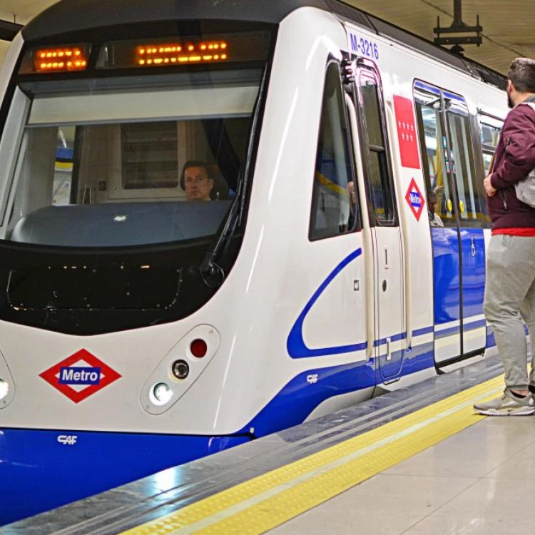Imagen relacionada de aumento servicio metro linea 8 fitur