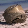 Imagen relacionada de australia investiga objeto en playa remota