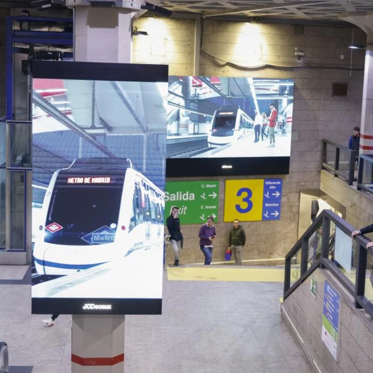Imagen relacionada de nuevos soportes publicitarios digitalizados en metro de madrid transforman el suburbano