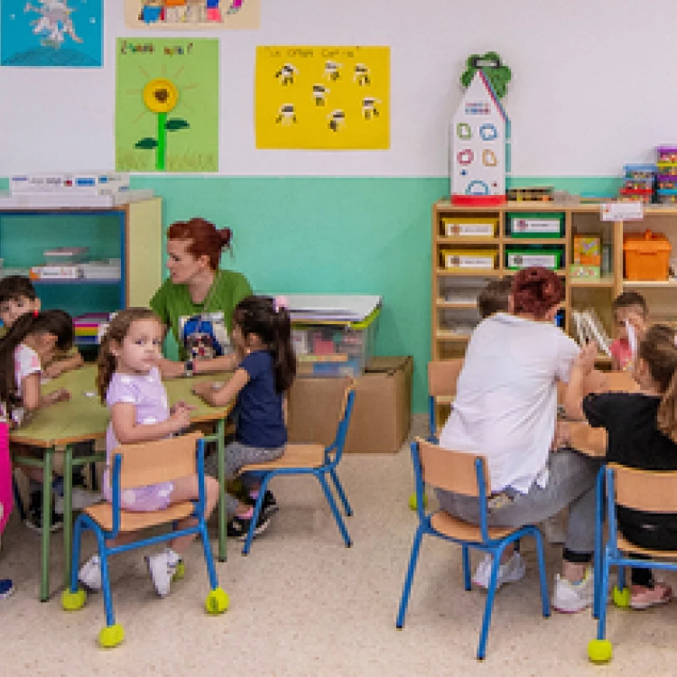 Imagen relacionada de mejoras laborales monitores escolares andalucia