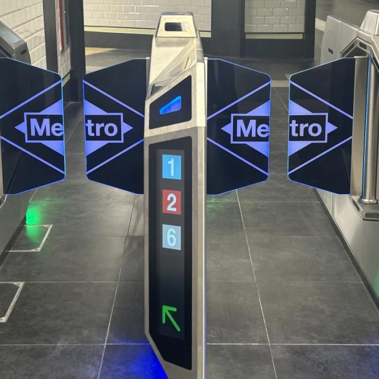Imagen relacionada de metro madrid nuevos tornos estaciones